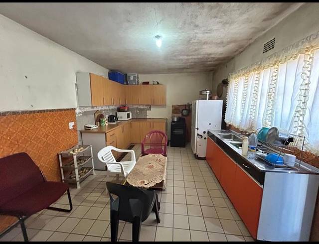 9 BEDROOM APARTMENT FOR SALE IN BENONI